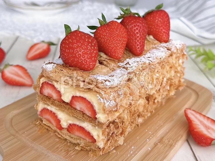 いちごのミルフィーユ ミルフィーユ,ケーキ,ナポレオンパイの写真素材