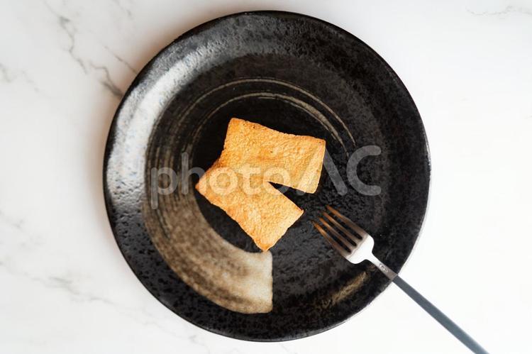 和モダン皿に乗る焼き菓子 フィナンシェ,焼き菓子,和モダンの写真素材