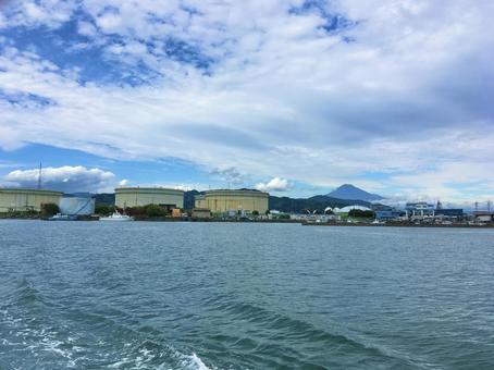 駿河湾と富士山 駿河湾と富士山 駿河湾,富士山,水上の写真素材