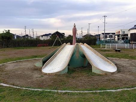 夕暮れのすべり台 滑り台,公園,遊具の写真素材