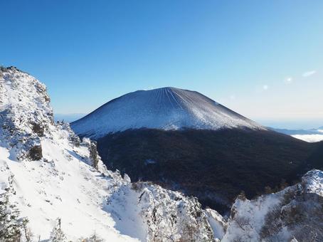 雪景色・冬の浅間山（ガトーショコラ） 浅間山,黒斑山,雪の写真素材
