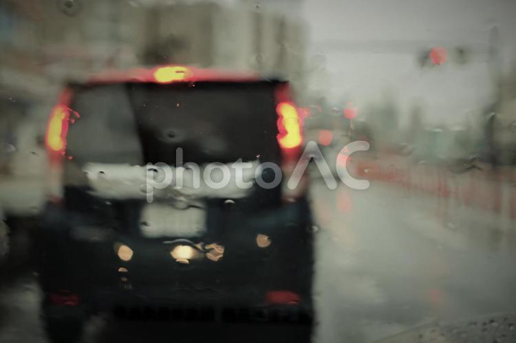 雨の日のフロントガラス フロントガラス,雨の日,ドライブの写真素材