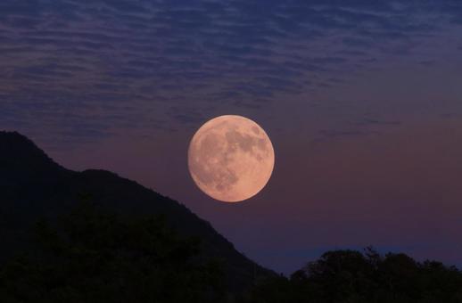 中秋の名月(月誇張) 中秋の名月(月誇張) 中秋の名月,月,満月の写真素材