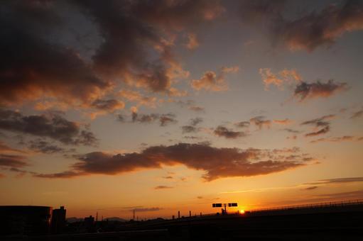 夕暮れ時の街並み 夕暮れ時の街並みの写真