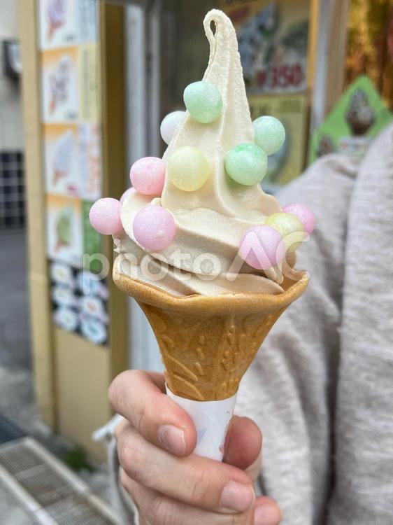 香川の名物おいりの和三盆ソフトクリーム 香川,名物菓子,郷土菓子の写真素材