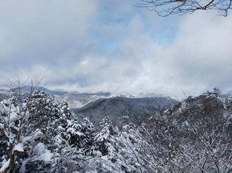 雪積もる山々 冬,山,冬山の写真素材