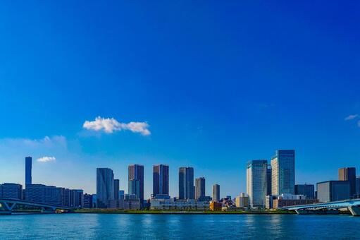 豊洲のビル群と青空 高層ビル,水辺,川の写真素材