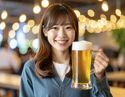 ビールを飲む若い女性 AI生成画像  ビールを飲む若い女性 AI生成画像 の写真