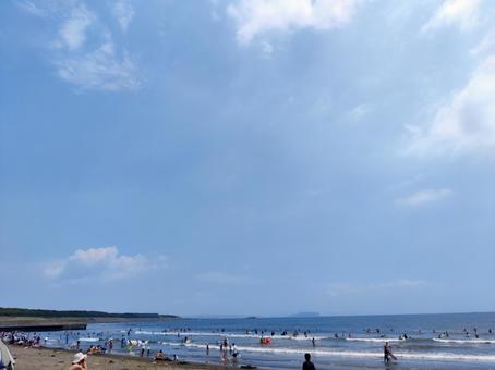 夏の賑わう海水浴場 夏の賑わう海水浴場 海,ビーチ,海水浴場の写真素材