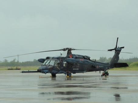 荒天の中で駐機する救難ヘリコプター 救難ヘリコプター,ヘリコプター,航空自衛隊の写真素材