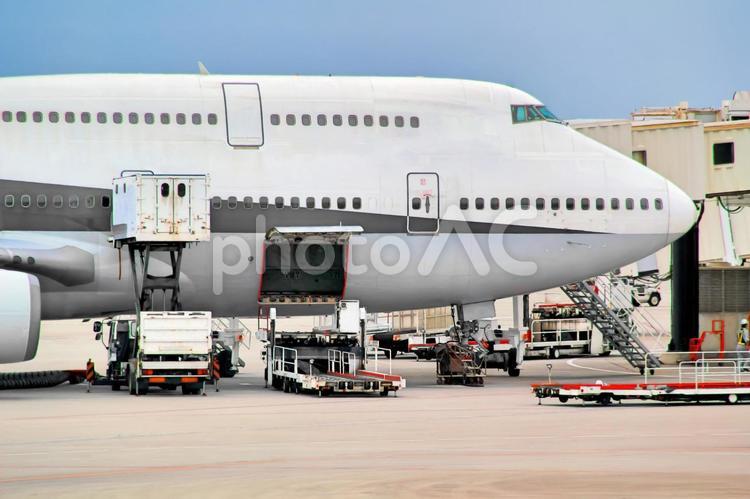 空港の飛行機・整備イメージ 飛行機,整備,離発着の写真素材