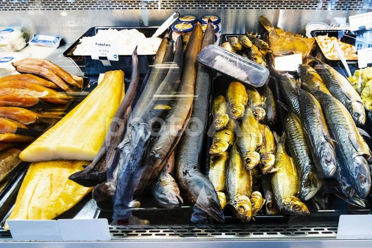 スモークした魚たち 魚,スモーク,スモークサーモンの写真素材