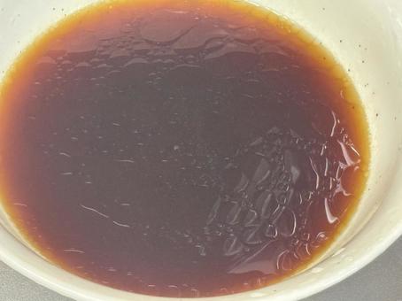 醤油ラーメンのスープの写真