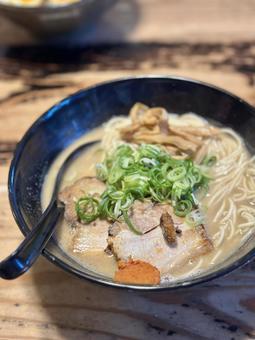 背脂入り濃厚豚骨ラーメン 背脂入り濃厚豚骨ラーメン チャーシューメン,ラーメン,麺の写真素材