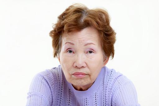 高齢者女性 白背景 上半身 高齢者女性 白背景 上半身の写真
