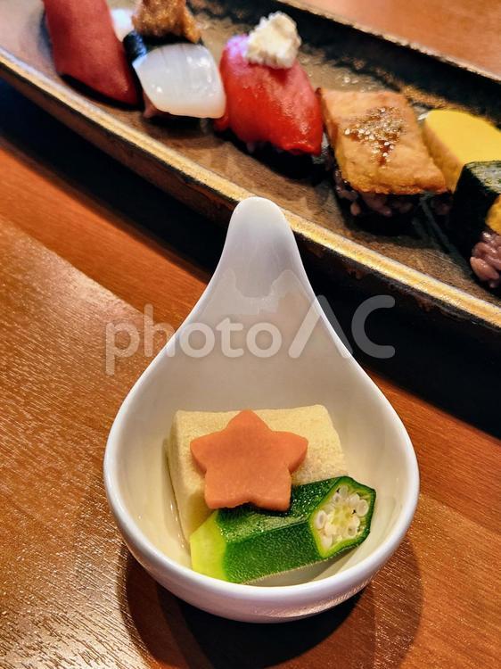 寿司とおばんざい 高野豆腐,ニンジン,オクラの写真素材