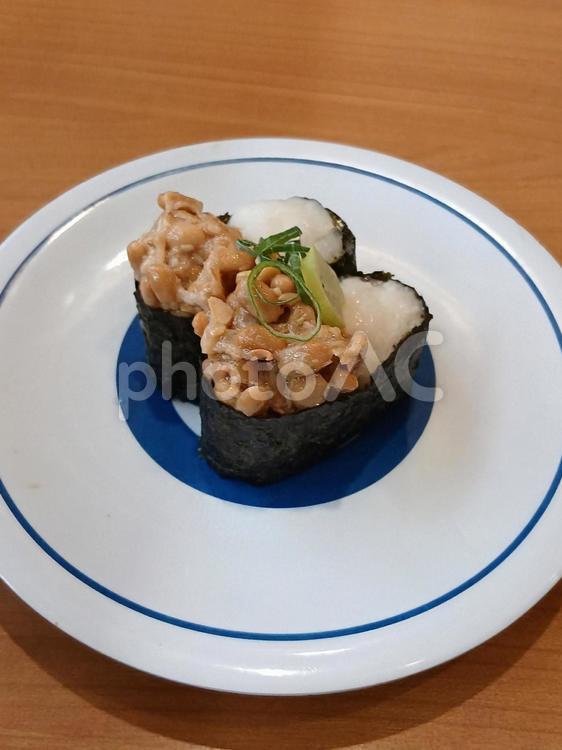 納豆と山芋の軍艦 海苔,お寿司,納豆の写真素材