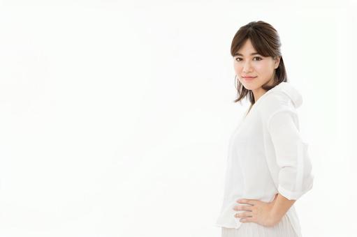 若い女性 ポーズ 腰 手 若い女性 ポーズ 腰 手の写真