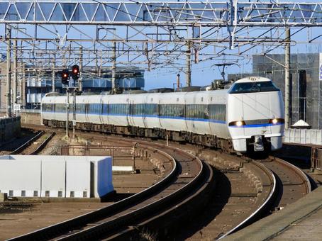683 series Thunderbird passing through Otsukyo Station, JPG
