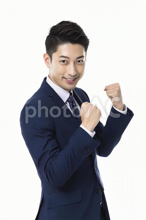 自信に満ちた笑顔のビジネスマン ビジネスマン,男性,日本人の写真素材