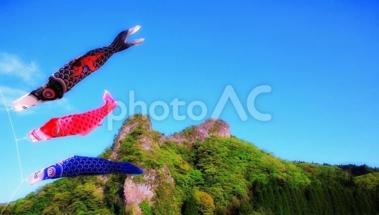 鯉のぼりとフタコブ山（仮称） 鯉のぼり,コイノボリ,子供の日の写真素材