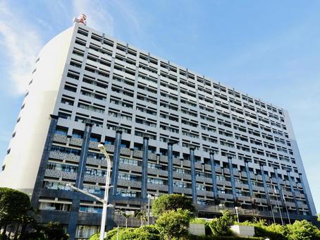 沖縄県庁舎行政棟を見上げる2 沖縄県庁舎行政棟を見上げる2の写真