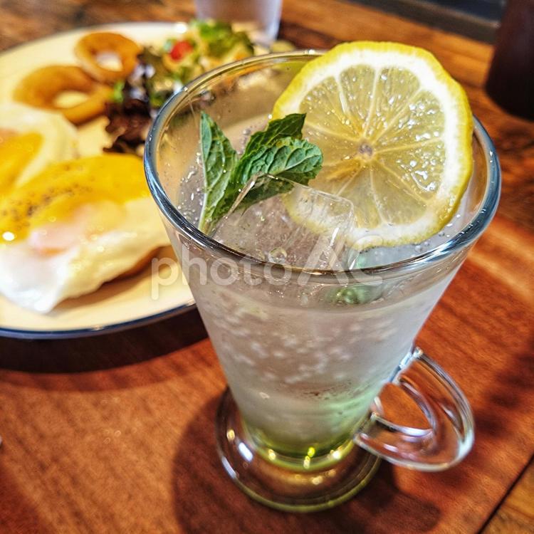 爽快アップルソーダドリンク　夏　さわやか カフェ,おしゃれ,ランチの写真素材