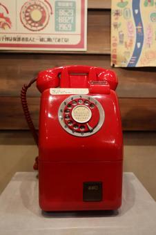 赤い公衆電話 電話,赤電話,ノスタルジックの写真素材
