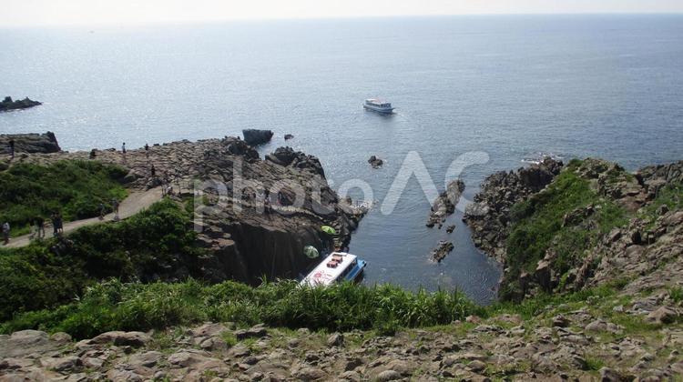 崖と海　東尋坊 崖,船,海の写真素材