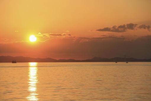 瀬戸内海の夏の夕陽6 瀬戸内海の夏の夕陽6の写真