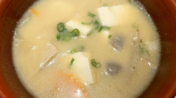 Photo, ton juice, miso soup with pork and vegetables, japanese food, 
