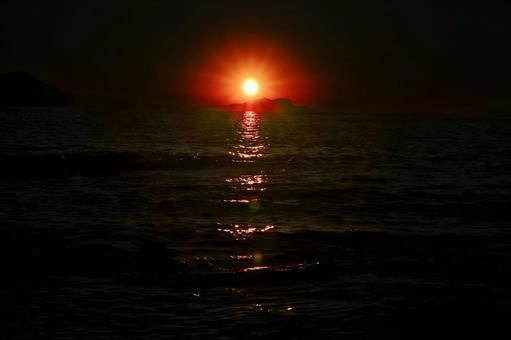 <Goto scenery> View of the sun rising over the sea in summer, JPG