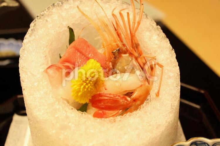 氷の中のお刺身 お刺身,まぐろ,マグロの写真素材
