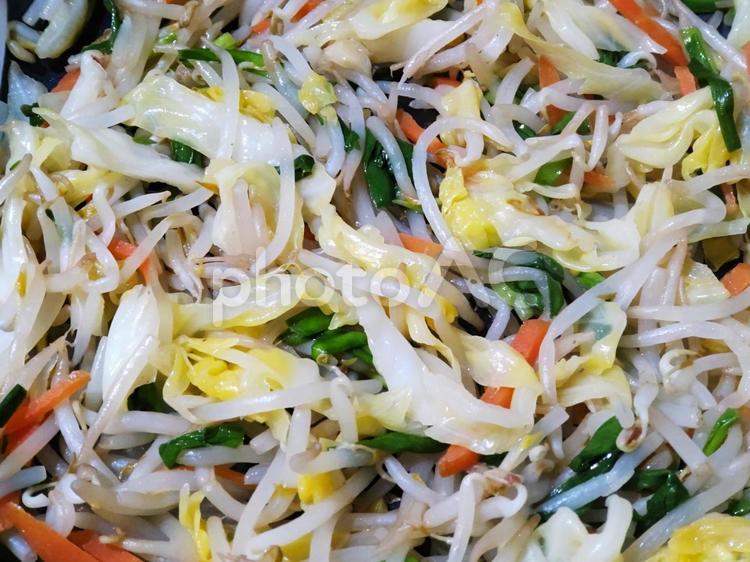 野菜の油炒め　ズーム撮影 油炒め,野菜,もやしの写真素材