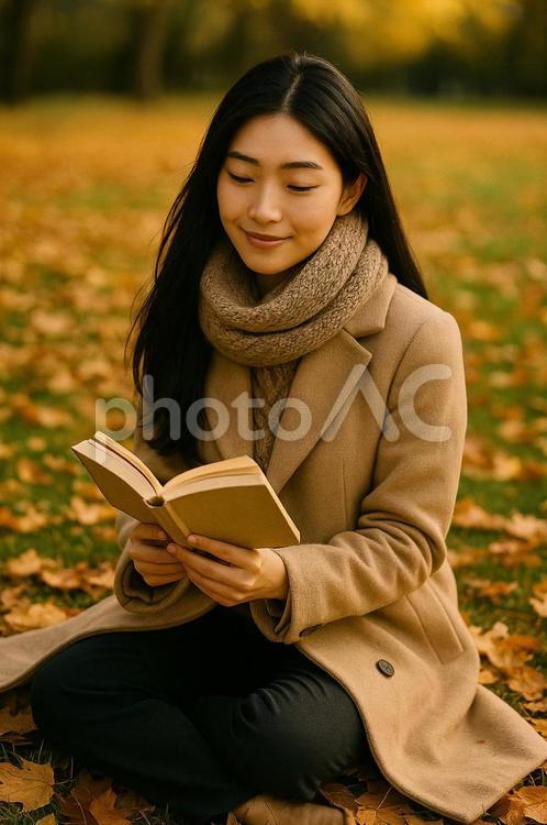 落ち葉の上で読書する女性（秋・全身） 秋,落ち葉,読書の写真素材