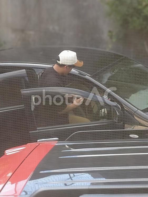 車に乗り込む男性 男性,真剣,一流の写真素材