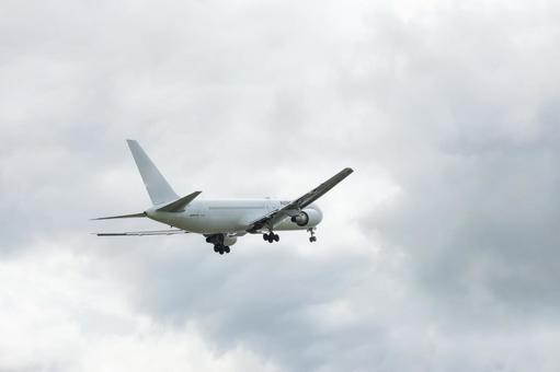 出雲の曇り空の下 出雲の曇り空の下 飛行機,航空機,旅客機の写真素材