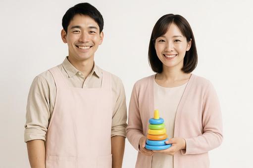 笑顔の日本人男女保育士2人 笑顔の日本人男女保育士2人の写真
