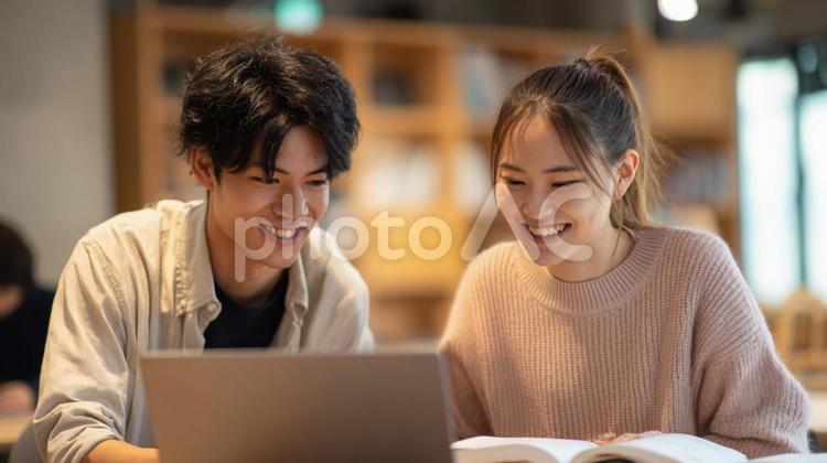 一緒に勉強する学生 男性,女性,学生の写真素材