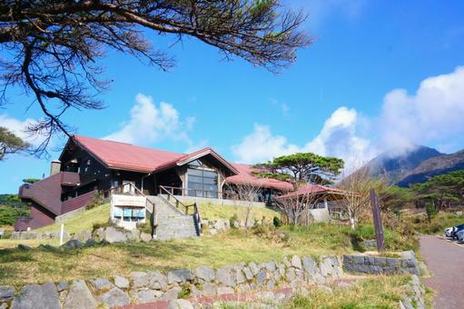 えびのエコミュージアムセンター 宮崎県,えびの市,韓国岳の写真素材