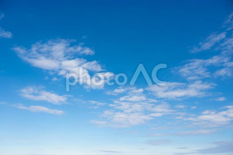 清々しい青い空と白い雲 青空,空,天空の写真素材
