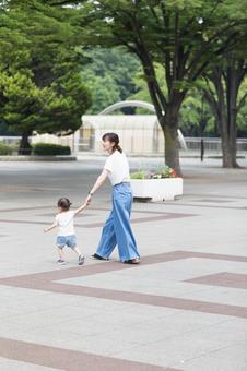 ママ友　母親　育児 公園,女性,人物の写真素材