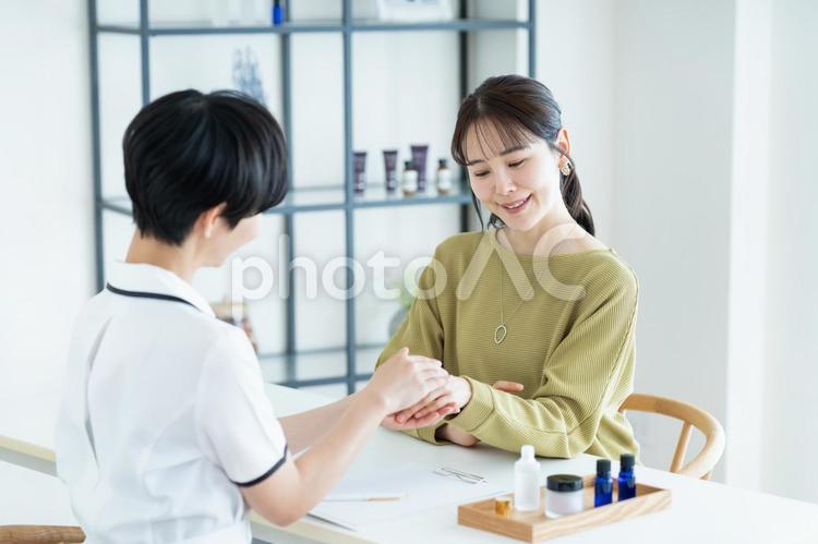 エステサロンの受付 エステサロン,女性,カウンセリングの写真素材