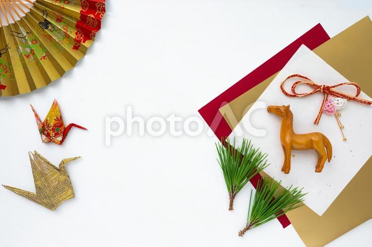 華やかな背景の干支【午】 2026年,干支,午の写真素材