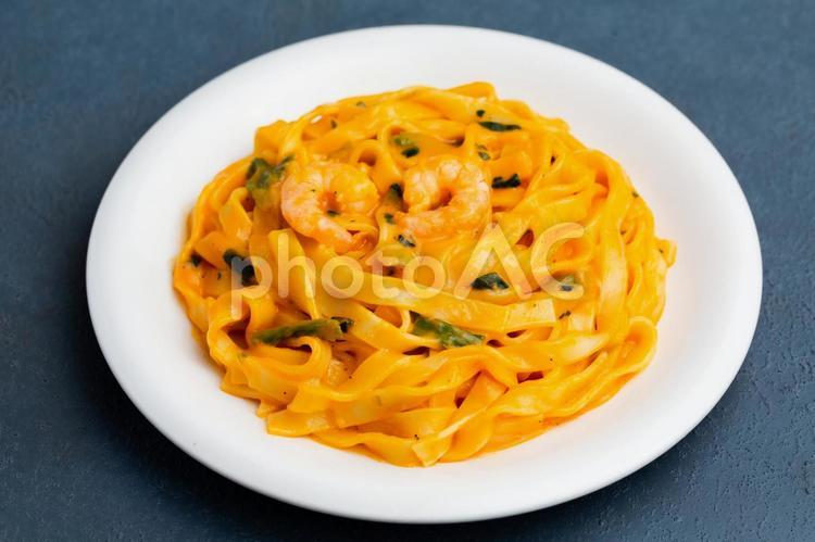 海老とほうれん草のトマトクリームパスタ（アップ） パスタ,スパゲッティ,海老の写真素材