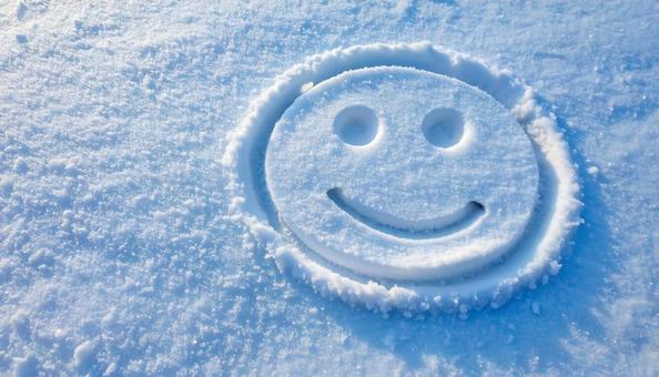 雪に描かれたスマイルマーク 雪に描かれたスマイルマークの写真