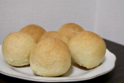 丸パン横から 丸パン,パン,美味しいの写真素材