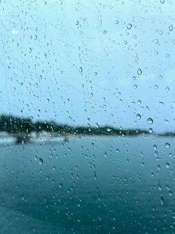 窓ガラスの雨粒 雨,雨粒,水滴の写真素材