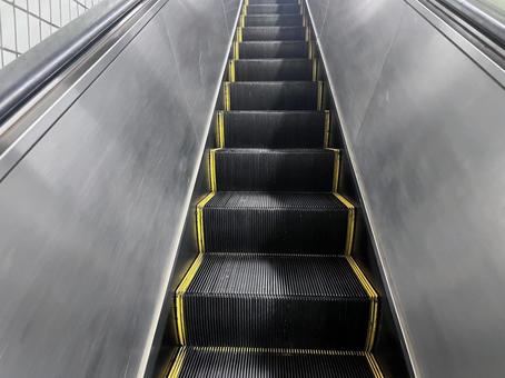 エスカレーター3 エスカレーター,階段,上りの写真素材