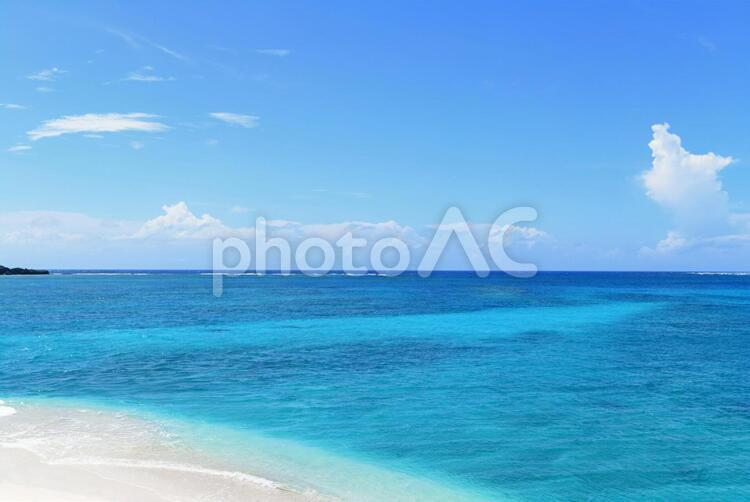 南国沖縄の青い海と空 沖縄,海,ビーチの写真素材